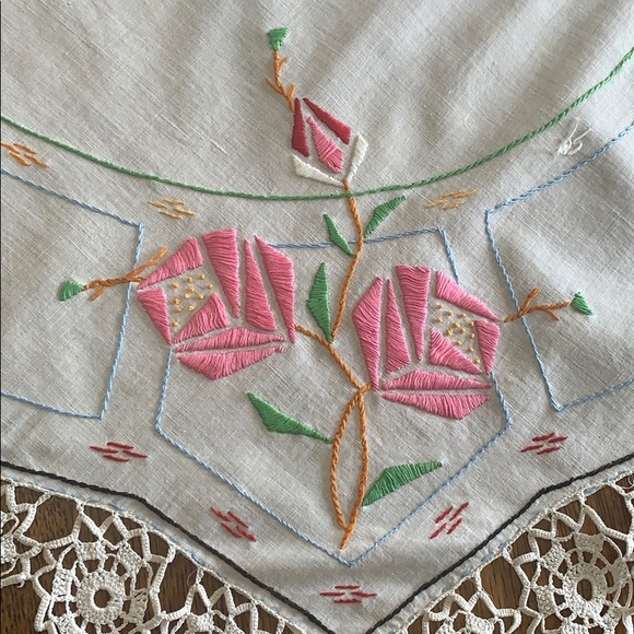Vintage hand embroidered linen cloth - Picture 8 of 8